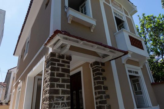 Fachada de casa à venda com 3 quartos, 200m² em Vila Isabel, Rio de Janeiro