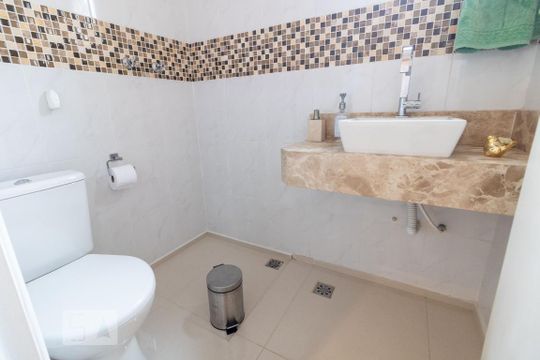Banheiro de apartamento à venda com 2 quartos, 105m² em Vila Alzira, Santo André