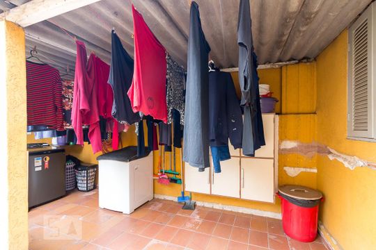 Área de serviço de casa para alugar com 3 quartos, 240m² em Jardim Flor da Montanha, Guarulhos