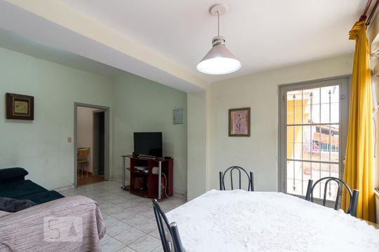 Casa para alugar com 3 quartos, 240m² em Jardim Flor da Montanha, Guarulhos