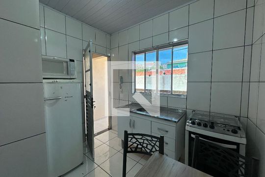 Sala/Cozinha de kitnet/studio para alugar com 1 quarto, 37m² em Jardim Graziela, Barueri