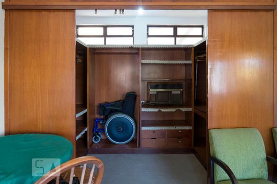 Closet da suíte de casa para alugar com 4 quartos, 243m² em Tristeza, Porto Alegre