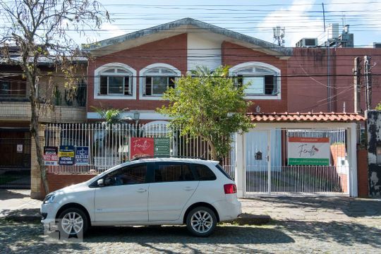 Fachada de casa para alugar com 4 quartos, 243m² em Tristeza, Porto Alegre