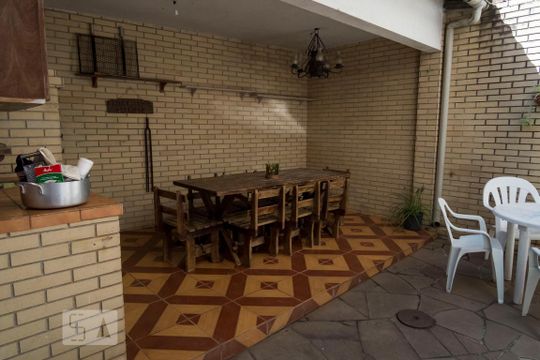 Churrasqueira de casa para alugar com 4 quartos, 243m² em Tristeza, Porto Alegre