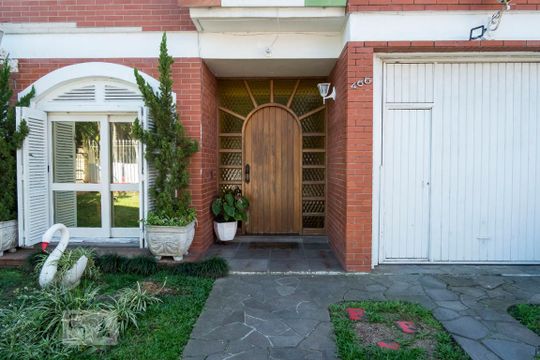 Entrada de casa à venda com 4 quartos, 243m² em Tristeza, Porto Alegre