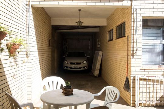 Garagem de casa para alugar com 4 quartos, 243m² em Tristeza, Porto Alegre