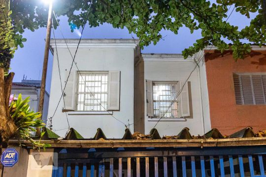 Fachada de casa à venda com 2 quartos, 130m² em Vila Mariana, São Paulo