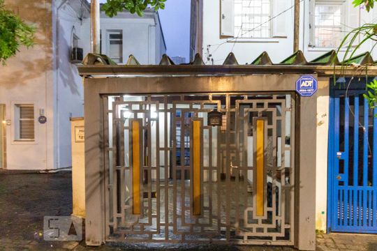 Fachada de casa à venda com 2 quartos, 130m² em Vila Mariana, São Paulo
