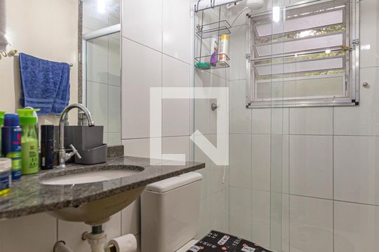 Banheiro de apartamento para alugar com 1 quarto, 36m² em Parque São Vicente, Mauá