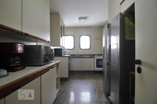 Cozinha de apartamento à venda com 3 quartos, 180m² em Vila Suzana, São Paulo