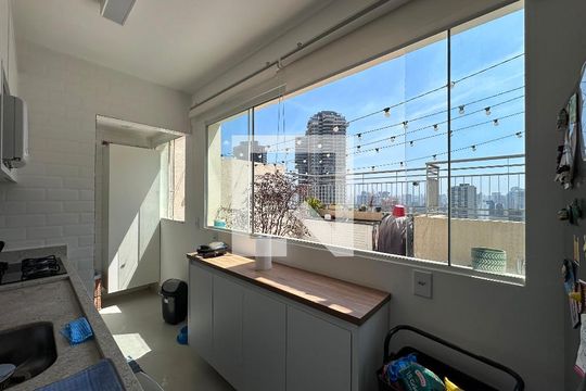 Cozinha de apartamento à venda com 2 quartos, 96m² em Santo Amaro, São Paulo