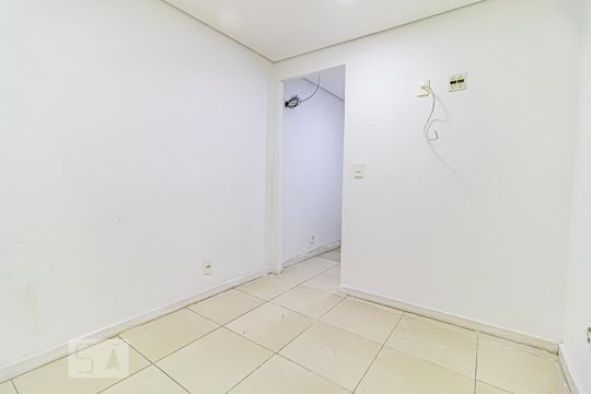 Quarto de kitnet/studio para alugar com 1 quarto, 25m² em Jacarepaguá, Rio de Janeiro
