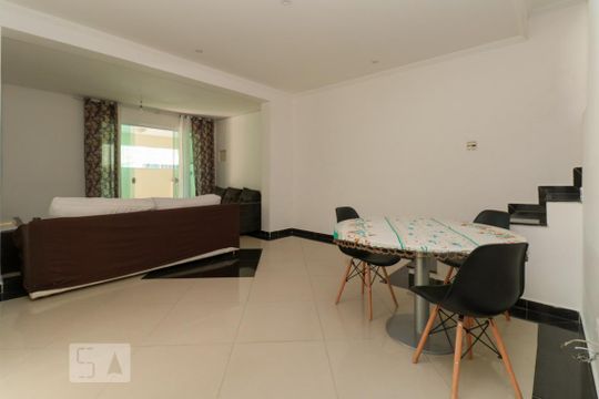 Sala de casa para alugar com 3 quartos, 250m² em Jardim Vera Cruz, São Paulo