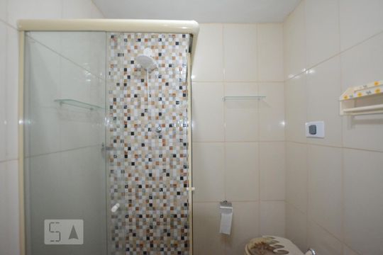 Banheiro Social de apartamento para alugar com 2 quartos, 70m² em Vila da Penha, Rio de Janeiro