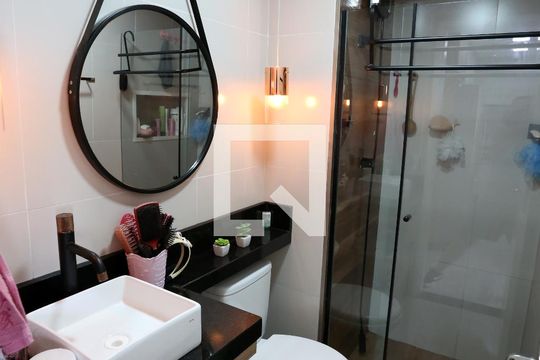Banheiro de apartamento à venda com 2 quartos, 33m² em Vila Pierina, São Paulo