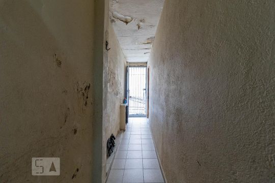 Corredor Lateral de casa à venda com 4 quartos, 146m² em Chora Menino, São Paulo