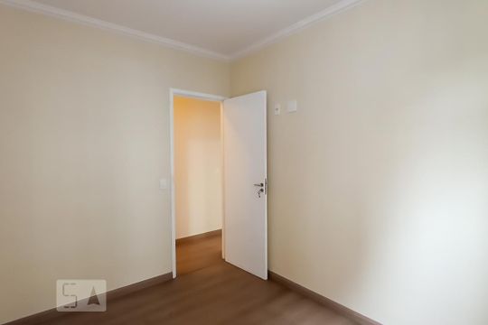 Quarto de apartamento à venda com 2 quartos, 58m² em Jardim Tupanci, Barueri