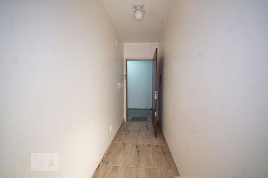 Corredor de kitnet/studio à venda com 1 quarto, 32m² em Hamburgo Velho, Novo Hamburgo