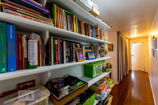 Corredor de apartamento à venda com 4 quartos, 159m² em Ingá, Niterói
