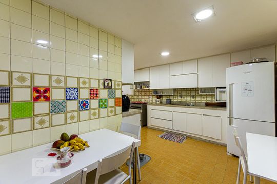 Cozinha de apartamento à venda com 4 quartos, 159m² em Ingá, Niterói