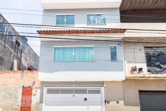 Fachada de casa à venda com 4 quartos, 235m² em Jardim Danfer, São Paulo