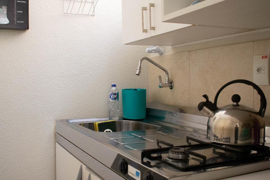 Cozinha de kitnet/studio para alugar com 1 quarto, 22m² em Centro Histórico, Porto Alegre