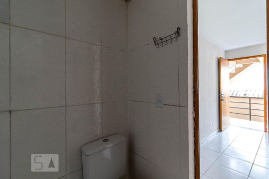 Banheiro de kitnet/studio para alugar com 1 quarto, 20m² em Vila Baruel, São Paulo