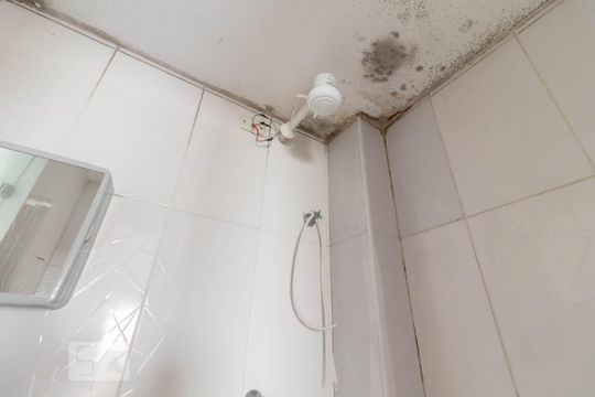 Banheiro - Chuveiro Elétrico de kitnet/studio para alugar com 1 quarto, 20m² em Vila Baruel, São Paulo
