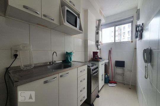 Cozinha de apartamento para alugar com 2 quartos, 52m² em Barra da Tijuca, Rio de Janeiro