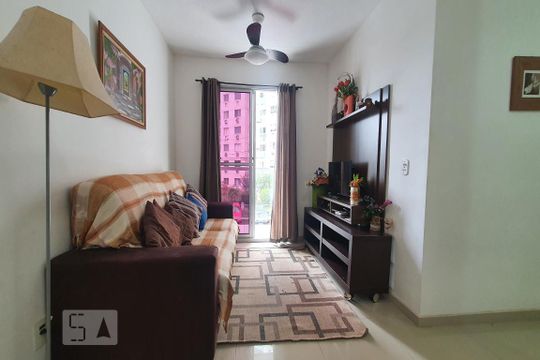 Sala de apartamento para alugar com 2 quartos, 52m² em Barra da Tijuca, Rio de Janeiro