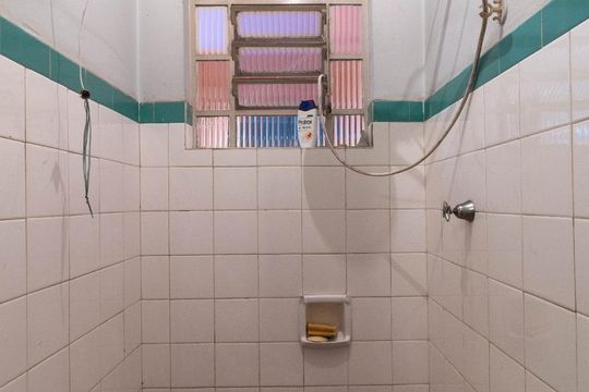 Banheiro de Serviço - Chuveiro Elétrico de casa à venda com 3 quartos, 178m² em Parada Inglesa, São Paulo