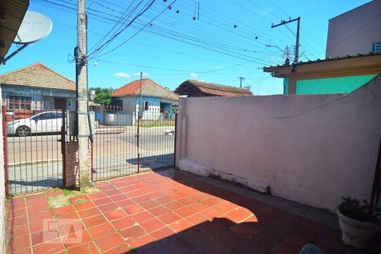Pátio frente de casa à venda com 3 quartos, 136m² em Rio Branco, Canoas