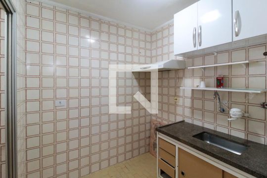 Cozinha de apartamento para alugar com 1 quarto, 35m² em Sé, São Paulo