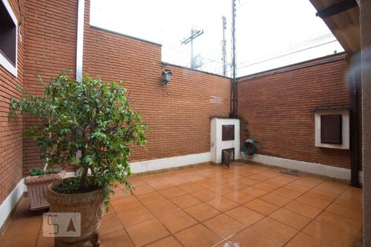 Garagem de casa para alugar com 4 quartos, 350m² em Jardim Macedo, Ribeirão Preto