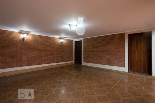 Garagem de casa para alugar com 4 quartos, 350m² em Jardim Macedo, Ribeirão Preto