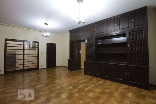 Casa para alugar com 4 quartos, 350m² em Jardim Macedo, Ribeirão Preto