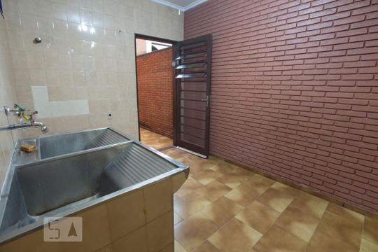Área de serviço de casa para alugar com 4 quartos, 350m² em Jardim Macedo, Ribeirão Preto
