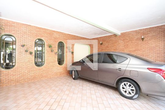 Garagem de casa à venda com 3 quartos, 180m² em Vila Tolstoi, São Paulo
