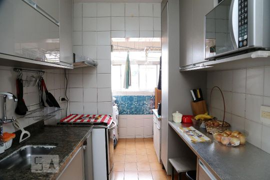 Cozinha de apartamento para alugar com 2 quartos, 58m² em Vila Andrade, São Paulo