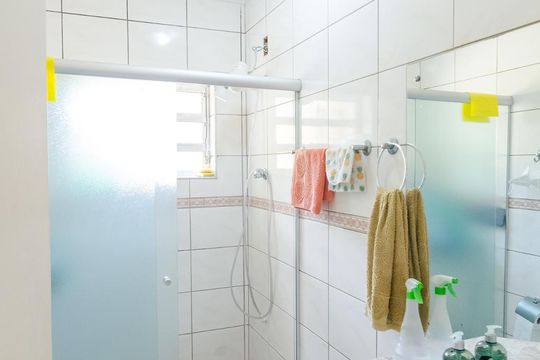 Banheiro Social 2 de casa à venda com 4 quartos, 210m² em São Judas, São Paulo