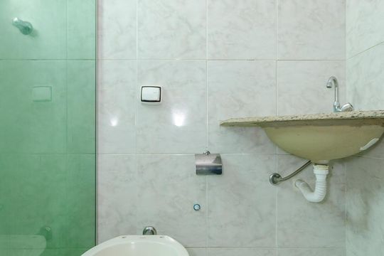 Banheiro Social de apartamento à venda com 3 quartos, 80m² em Jardim America, Belo Horizonte