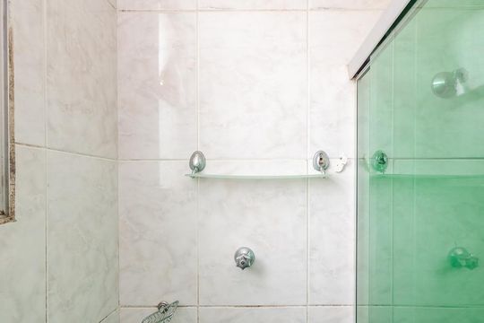 Banheiro Social de apartamento à venda com 3 quartos, 80m² em Jardim America, Belo Horizonte