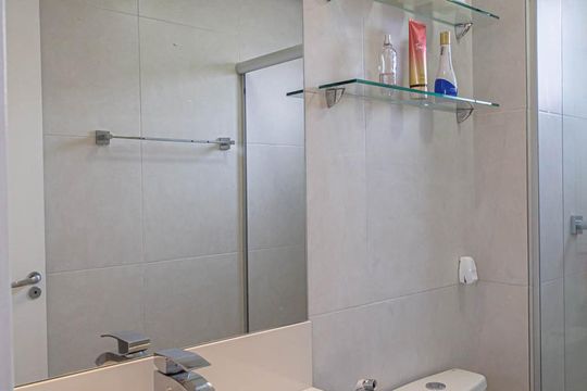 Banheiro da Suíte de apartamento para alugar com 2 quartos, 60m² em Bela Vista, São Paulo