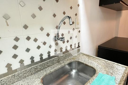 Cozinha de apartamento para alugar com 1 quarto, 40m² em Copacabana, Rio de Janeiro