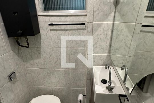 Banheiro de apartamento para alugar com 1 quarto, 40m² em Copacabana, Rio de Janeiro
