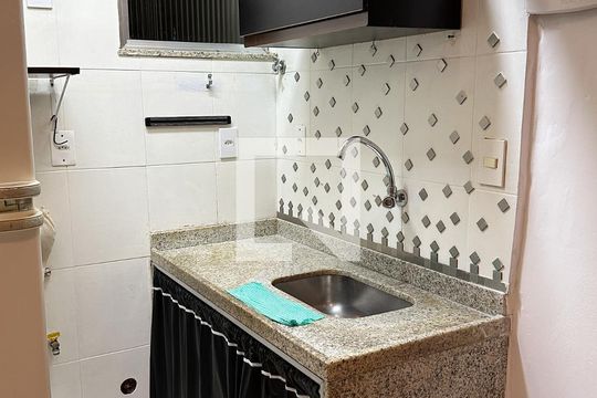 Cozinha de apartamento para alugar com 1 quarto, 40m² em Copacabana, Rio de Janeiro