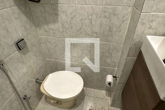Banheiro de apartamento para alugar com 1 quarto, 40m² em Copacabana, Rio de Janeiro