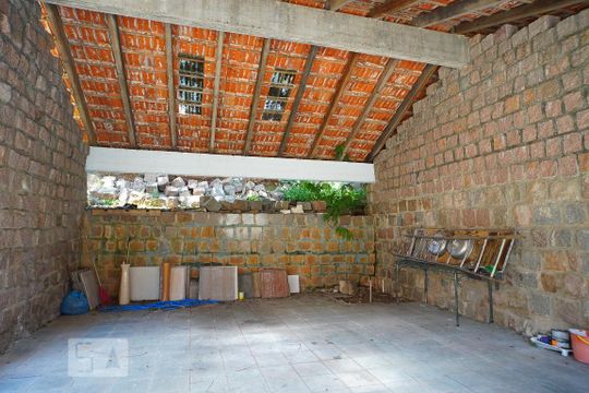 Garagem de casa à venda com 6 quartos, 500m² em Três Figueiras, Porto Alegre