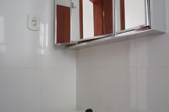 Banheiro de casa à venda com 6 quartos, 500m² em Três Figueiras, Porto Alegre