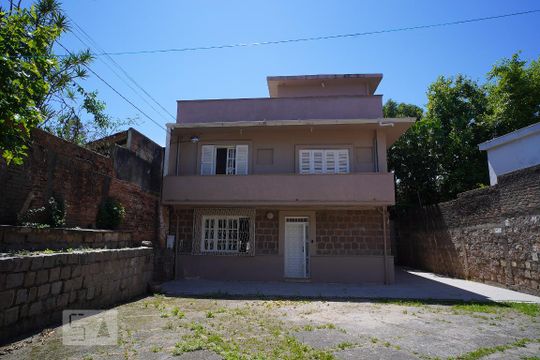 Frente da Casa de casa à venda com 6 quartos, 500m² em Três Figueiras, Porto Alegre